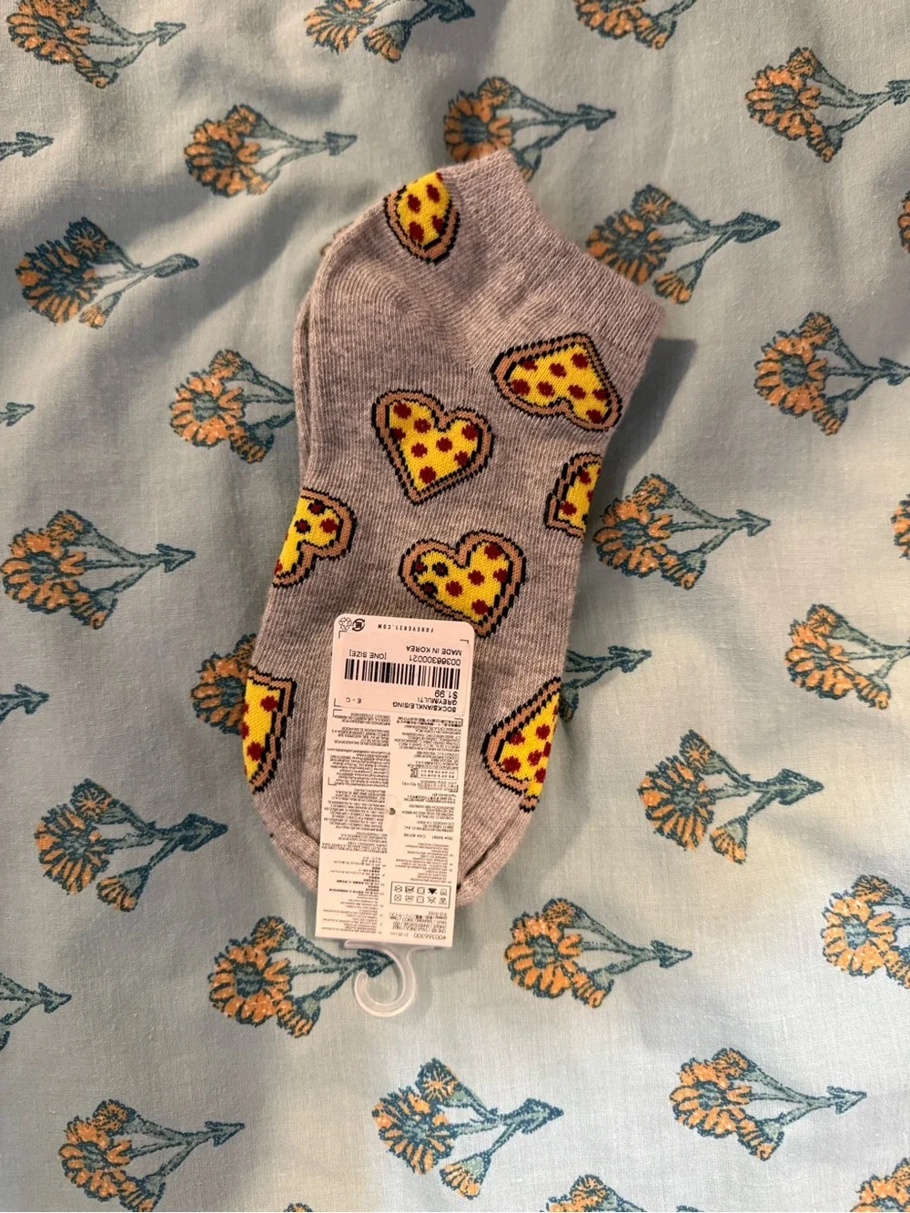 Forever 21 Gray Ankle Socks with Yellow Pizza-Heart Print